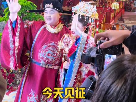 何其有幸见证重庆烈火英雄龙麻子的婚礼,现场龙麻子和呆呆都感动流泪,现场到了好多网红朋友,大家都来看看都有谁?#结婚 #龙麻子结婚#烈火英雄 #李佳岷 #传统婚礼