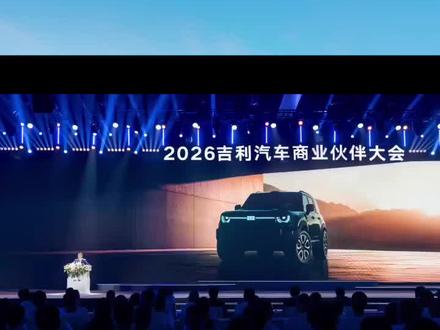 终于官宣!吉利银河战舰700新消息 直接放干货:
①吉利全地形硬核SUV
②行业领先的“一体式大梁”
③百万级“三电机四驱”,猜测是银河M9的
四驱三电机(P3+P4×2)
④吉利新一代电子电气架构EEA4.0(应该是越野车系专用)
⑤吉利银河战舰700在吉利集团内有高价值地位,必须爆款
⑥打破传统越野“重性能轻质感”,采用“涟漪美学”,中国硬派越野车的“豪华感设计”
⑦内饰围绕“中央操纵杆”设计,原型车的换战舰档杆设计沿用,只有这种换挡方式才是真的爽
⑧北欧冬测测试了涉水、浮水
⑨Al科技
还有更多爆料,记得看评论区哦
#吉利全地形硬核SUV命名官宣
#杭州湾卫士官宣命名银河战舰700
#百万银河一舰封神
#吉利银河战舰700