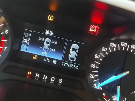 轮胎胎压无显示,更换电池过程#汽车维修技术 #轮胎胎压传感器 #轮胎胎压