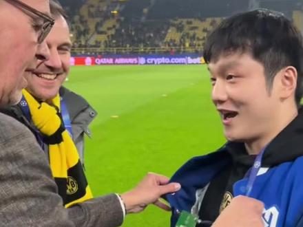 多特蒙德公开挖角樊振东,许诺让他在8万球迷面前打乒乓球,东哥幽默回应 #樊振东 #多特蒙德邀请樊振东加盟