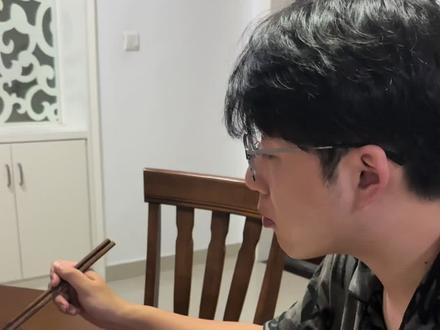 总感觉哪里不对#00后 #青年大学习 #家庭日常 #ev63 #搞笑
