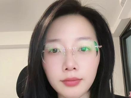 黄金跌到位了吗? 其实单从黄金这一轮来看,回想我前面视频所说的
美元到了100~102,黄金有探底需求
但美元只到了105,探底就出现了
这个时候原油就很有意思了
虽然前期在57和78看涨114
后来回踩82~85,78也能看涨90~95~100
但这一次的原油,我看不懂了,我只是知道它一定冲高回落,因为海峡出现半通航,老特迫于压力,也要打压油价
以前我说过,老特上来,一定先打压油价的,给到48我一定看涨,后来在57美元稳住了。不排除老特为了能源,而做出了变化,也不排除操纵油价的可能
因为当时,所有品种都在上涨,而只有油价死水一般,这让我想起曾经的白银。因此让大家关注原油
这一次金下跌,幅度大我不惊讶,速度让我惊讶。但牛市逻辑还是没变
所以只能观望等切入机会。半杯水看世界,就算它短期不去4900,未来也去,所以走一步看一步。短线机会也是机会#黄金