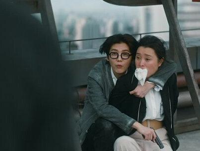 #在劫难逃 赵彬彬又一次绑架了乔昕,张海峰赶到天台,三人再次对峙,仿佛昨日场景重现#王千源 #鹿晗 #吴越