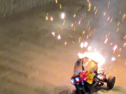 这是一条价值200块的视频! 看到最后,笑容逐渐转移。#RC #RC遥控车 #三蹦子 #极客者 #x801 @极客者RC-模型