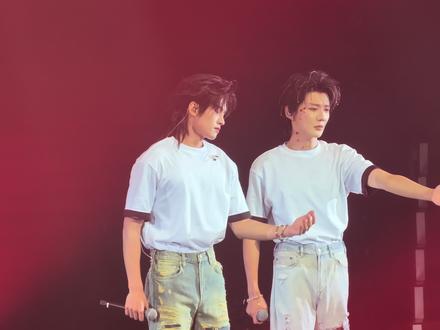 #追星人才懂追星的快乐 #云旗郝熠然澳门演唱会完美结束,这两个人谢幕后,不舍得我们又跑出来再道别,我们两个明星和粉丝哭声一片。期待下次见面,还是有遗憾,还想再见你们。@云旗Yunqi 你真棒,@郝熠然 你也真棒!