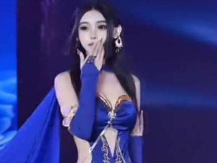 沉静式感受女神美貌 @萧纤纤 #女神 #t台走秀💃 #萧纤纤