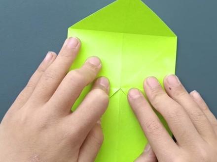 金龟子纸飞机教程,折法简单,用时短。一起来吧~#手工折纸 #纸飞机的520种折法 #纸飞机教程 #创作者扶持计划 #折纸