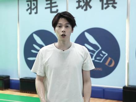 球拍就是羽毛球选手的武器,不同的人选对适合自己的拍子,才是赛事的制胜关键!#京东京造 携手李永波老师打造多款专业系列球拍,性能和颜值并存,让你在球场所向无敌~#羽毛球拍 #李永波 #羽毛球 #羽毛球装备 #好物推荐 #你造嘛