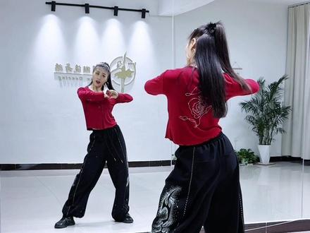 家人们,明天上午8点半教学《爱情错觉》,下午2点开启基本功练习啦,#爱情错觉 #舞蹈零基础教学 #简单舞蹈教学 #一步一步教会你跳舞 #最潮广场舞