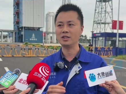 太空旅游也太香了 5年后花20万元上太空不是梦 #视听中国看海南 #硬实力中国魂 机遇无“琼”大——视听中国看海南全媒体传播活动正在进行。11月19日,在海南商业航天发射场,有记者就“航天+产业”这个热门话题提问,相关负责人表示,太空旅游未来十年将会变为“日常”。海南国际商业航天发射有限公司发展计划部副部长许锡锴介绍,太空旅游现在的成本相对来说比较高,未来5到10年以后,可能二三十万元,或者是更低的价格,大家就可以到载人卫星上面进行太空旅游了,可能5到10年以后,太空旅游就会稀松平常了。