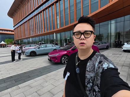 极狐贝塔S3上市,友商惊呼:天塌了! 5.98万起,宁德时代电池,换电不到99秒,B级大空间能装30个行李箱,前排变1.8米大床,续航660km。极狐贝塔S3,家用纯电新标杆。#极狐贝塔S3 #换电