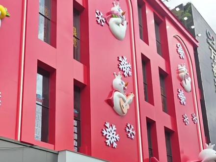 带大家云逛全球最大蜜雪冰城旗舰店 六块钱的奶茶喝出了文创#蜜雪冰城 #昆明蜜雪冰城旗舰店 #蜜雪冰城旗舰店 #蜜雪冰城文创