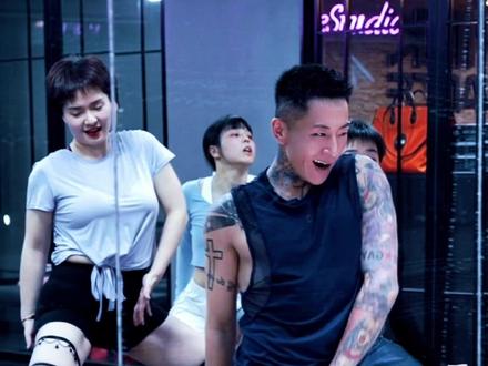 #High歌 #high歌舞蹈 #pink编舞 #舞蹈课堂随拍 @DOU+小助手 @DOU+上热门 @抖音小助手 @黄龄