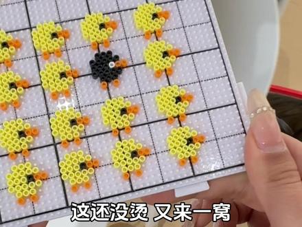 关于我的客宝在店里拼了一堆小鸡 最近这个小鸡好火 也是真废手#拼豆 #小鸡拼豆 #今天拼豆了吗 #创作灵感 #有趣的知识又增长了