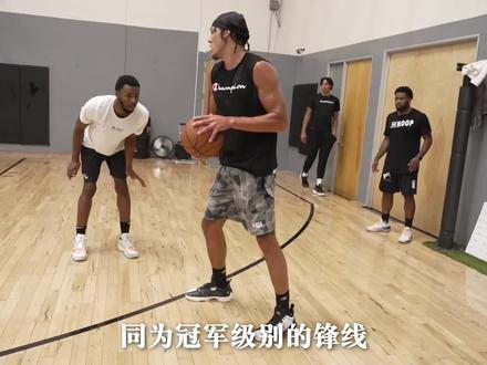 两大全能锋线上演极致单挑,真男人就该玩1v1 #阿隆戈登 #维金斯 #单挑