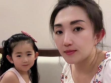 整整拍了一晚上,手疼!
#人类幼崽 #娘俩的日常