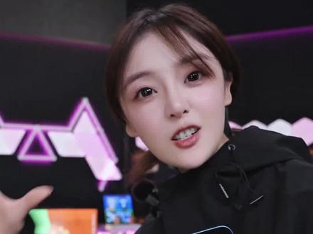 兄弟姐妹们,牧荒者这款真冲锋衣外套来了,这个衣服版型非常好看;它不仅防风保暖,而且柔软舒适,还耐磨耐用,还是情侣同款哦~#震震 #冲锋衣 #冲锋衣推荐 #牧荒者冲锋衣 #情侣款冲锋衣