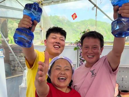 火鸡面接力挑战 你们觉得谁是我家吃商最高的人#火鸡面接力挑战 #火鸡面挑战 #吃商