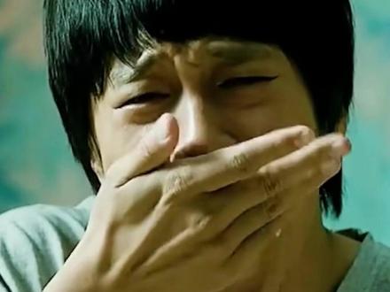 国际金价银价大幅下跌,投资者该如何应对?远离杠杆,以定投思路平滑成本。(转载媒体观点仅供参考,不构成投资建议。)(来源:人民日报)#金价行情 #金价