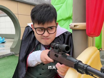 老星星这次居然偷了玩具屋的榴弹炮,小宇宙该如何应对呢#玩具#儿童#搞笑#反转