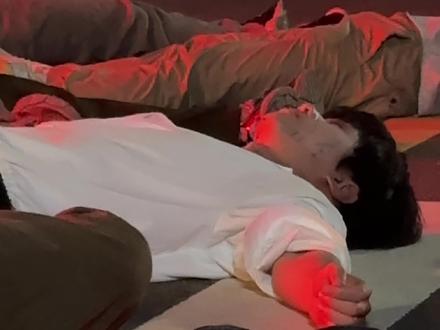 丧尸王变身纯享版来咯#轻吻甘甜 #闵星翰 #短剧推荐