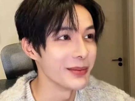 力华:说好一块儿出去玩不带我
臻臻: 他俩在片场从东打到西不理我
#诗力华#陆臻 #扣卫龙#陈建宇 #扣卫龙