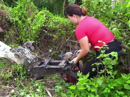 农村胖嫂白捡一台废弃柴油机,独自修复赚翻了 #农用机械 #旧物翻新 #柴油机 #技术分享 #手艺人 #原始技术