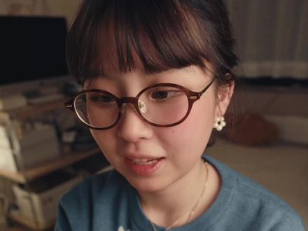 给索尼用户分享一个我的竖拍小技巧~🤫 横着也能拍竖屏的隐藏技巧~
就是这个索尼的标记显示功能
打开之后选择9:16
拍摄时把主体放在框里
横拍就能兼顾竖屏构图啦
用Monitor&Contrl App
也可以一样设置,而且监看更方便~
小Tips:
记得用广角镜头,画质开到 4K。
这样能给后期裁切留足空间,保证竖屏也高清
#索尼 #索尼技巧 #竖拍