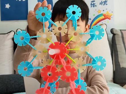 好玩的摩天轮🎡#真实生活分享计划 #亲子手工 #摩天轮 #雪花片 #益智玩具 @DOU+小助手