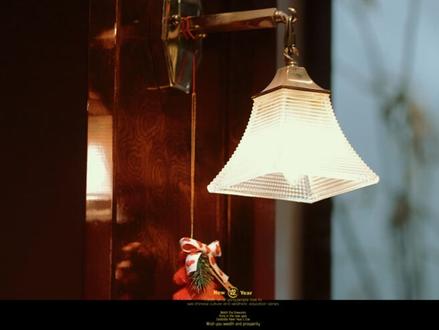 以繁花为韵,揉岁月成诗,于光影流转间勾勒优雅本色,于时光沉淀中彰显大气风骨。每一帧皆是温柔的盛放,每一幕都藏着从容的力量,不问花期长短,只守一份雅致,揽一身风华,让美好在镜头里缓缓绽放,让优雅于岁月中生生不息。#手机剪辑教学。#唯美旗袍风 #拍出氛围感 #唯美篇 #情感短视频