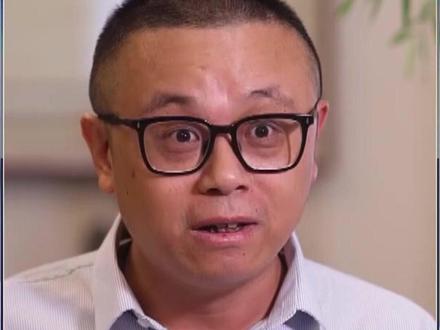 【#取钱做什么还要向银行报备吗 】#反诈如何不误伤 朋友结婚送红包,还要向银行柜员报备?市民周筱赟取款时被银行详细盘问个人消费用途,甚至被问及上月流水详情。法学专家指出:这样的行为可能侵犯用户隐私。