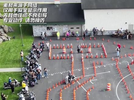 摩托车紧急避险的技能就是逆推把 #摩托车新手培训郑州 #摩托车驾照郑州 #摩托车骑行技巧郑州 #摩托车驾控培训郑州 #摩托车压弯郑州