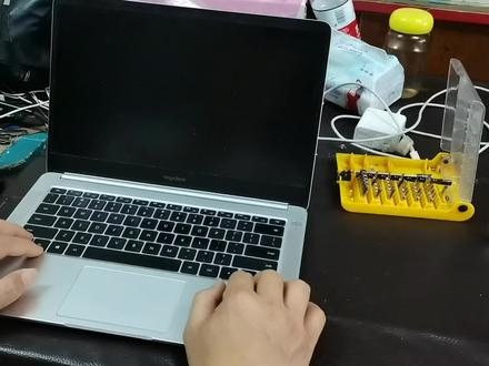 华为荣耀笔记本拆解,键盘更换教程,难度系数5星,看到内部大赞