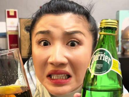 天没塌了,脑子塌了。平时喝的都是什么玩意儿。 过年喝的都是什么鬼。这些水居然是酸的,真是钱白花了。苏打水真的选天然的。
#胃酸多 #尿酸高 #天然弱碱性苏打水 #天然苏打水 #天然好物