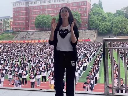 调整到学生能接受的节奏和动作,循序渐进,让每个学生都有信心动起来才是关键#校园 #体育老师 #隆回九中