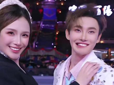 转身后第一支合体舞蹈,给龙队跳上头了,嘴都笑歪了#龙浩天瑶瑶直播录屏 #龙浩天瑶瑶 @龙浩天🐲 (4.10中午12点生日庆) @AI瑶瑶☀️ @龙浩天🐲(生活号) @瑶瑶小撑腰☀️