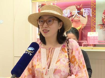 海南自贸港全岛封关后,激活三亚免税店黄金消费,一游客购买40克金饰节省9000元左右。#海南自贸港 #海南封关