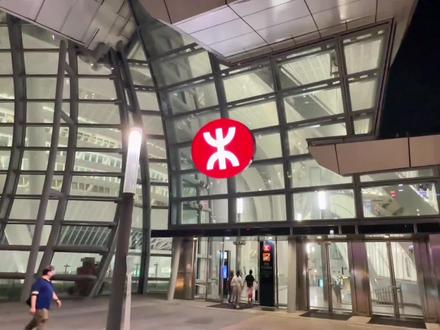 这个视频带大家体验香港西九龙站乘车流程,出站和进站的流程是相对应的,入港时也需要提前准备健康申报二维码扫码哦!#香港西九龙 #流程 #海关 #高铁 #喜欢火车的eric
