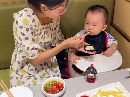 婆婆不愿在家当灯泡,背地里偷偷嘱咐余雪,久违的二人世界来咯!