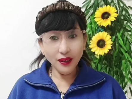 晚上一男子正窝在沙发上看电视,忽然听到开门声#口播短视频#幽默搞笑段子#内容启发分享##助手抖音 @我要上热门 @抖音创作小助手