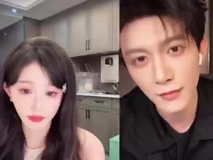 ✨一滴泪的重量,藏着多少剧情共鸣💧昨晚孔雪儿邓凯直播陪看,全程高能催泪😭你被哪个瞬间戳中了?👇快来评论区聊聊~