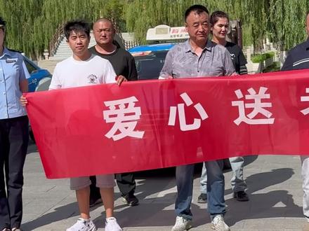 专车护航!博湖志愿服务车队助力高考学子安心赴考
