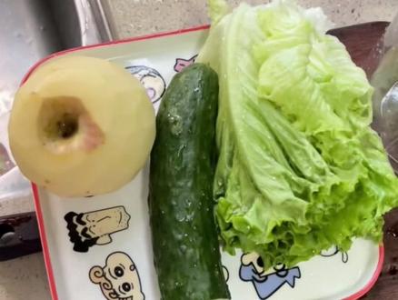 南宁设计院的日常 复工第二天终于掉秤啦 在家该吃啥吃啥,打工该克制就好好克制~#记录真实生活 #vlog日常 #减脂 #健身 #一天吃什么