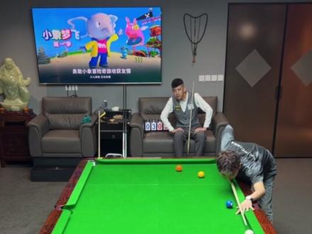 石家班禁止锁喉 强哥触发被动禁止锁喉,就地执行家法#禁止锁喉 #秦利文 #杆法 #这台球一打一个不吱声