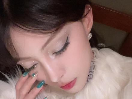 研究生学姐教你超低“撞妆率”的妆教+穿搭+出街攻略,提前被圣诞的浪漫crush包裹住!#被银泰百货的双旦礼遇惊喜到了#圣诞#氛围感#妆教