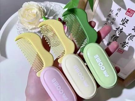 爱美的女生包包里都要备上这个可折叠 外出随时拿出来整理发型,配色好看,携带方便 #小梳子 #小仙女必备 #小巧便携 #便携梳子 #梳子