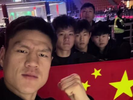 中国🇨🇳选手到达越南赛场,大家可以关注我的账号 我会给大家直播比赛,希望路过的家人们为中国选手加油助威!#徐元庆 #张栋斌教练 #刘龙权 @张栋斌教练 @刘梦阳-神龙🐉 @汲治泽 @刘龙权(备战越南比赛)👊 @顺远搏击