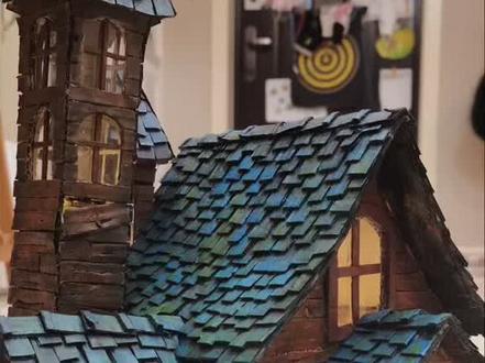 #手工diy #纸盒改造 #牛奶箱改造 #废物利用 #创意 #精灵城堡 废牛奶箱子改造的精灵房子你可喜欢?作者是我亲妹妹@满满手工 喜欢的欢迎去她主页欣赏~