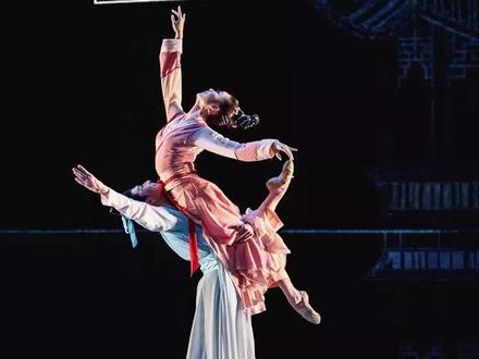 #艺术八一八 中国古典舞流派你分得清吗?来看看古典舞中身韵派的特点吧~ #古典舞 #舞蹈