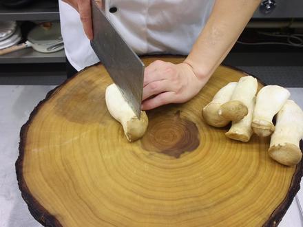 凉拌杏鲍菇怎么做好吃?大厨教你一招,滑嫩爽口,香辣开胃 #美食 #家常菜 #烹饪 #小厨大亮 #凉拌杏鲍菇